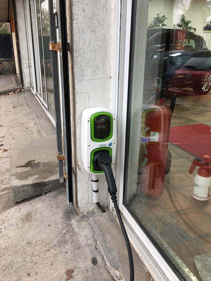 Borne de recharge pour véhicule électrique Rolec WallPod Villemomble