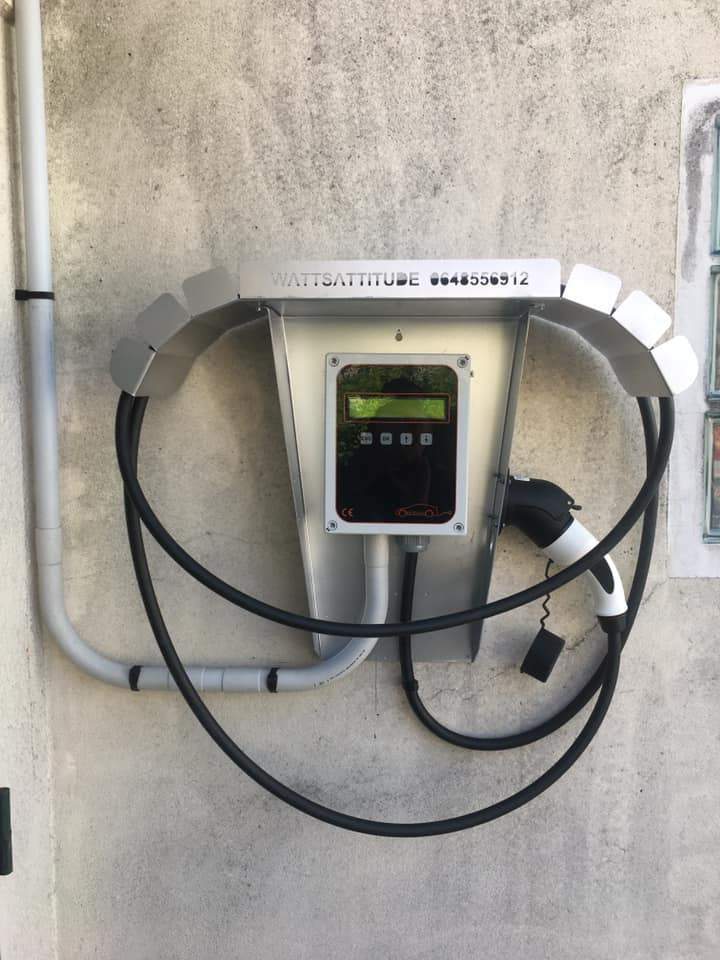 Borne de recharge pour véhicules électriques WattsAttitude Villemomble