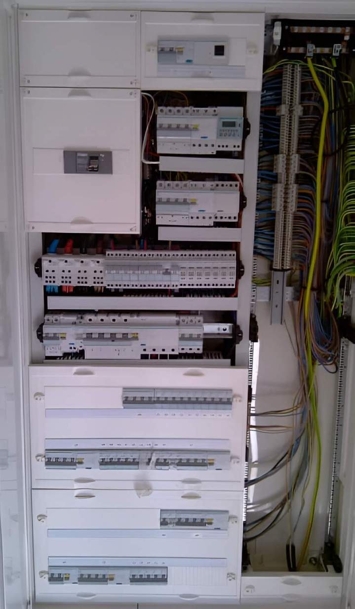 Montage tableau électrique de répartition Villemomble